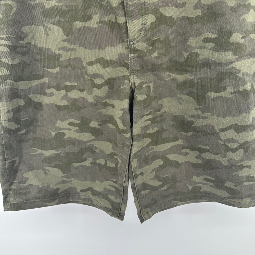 Lee Olive Green Camo Women's Bermuda Shorts - Picture 9 of 11